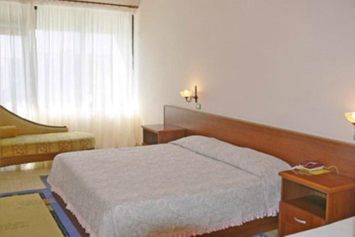 Akropoli Hotel Kryemëdhej Екстериор снимка