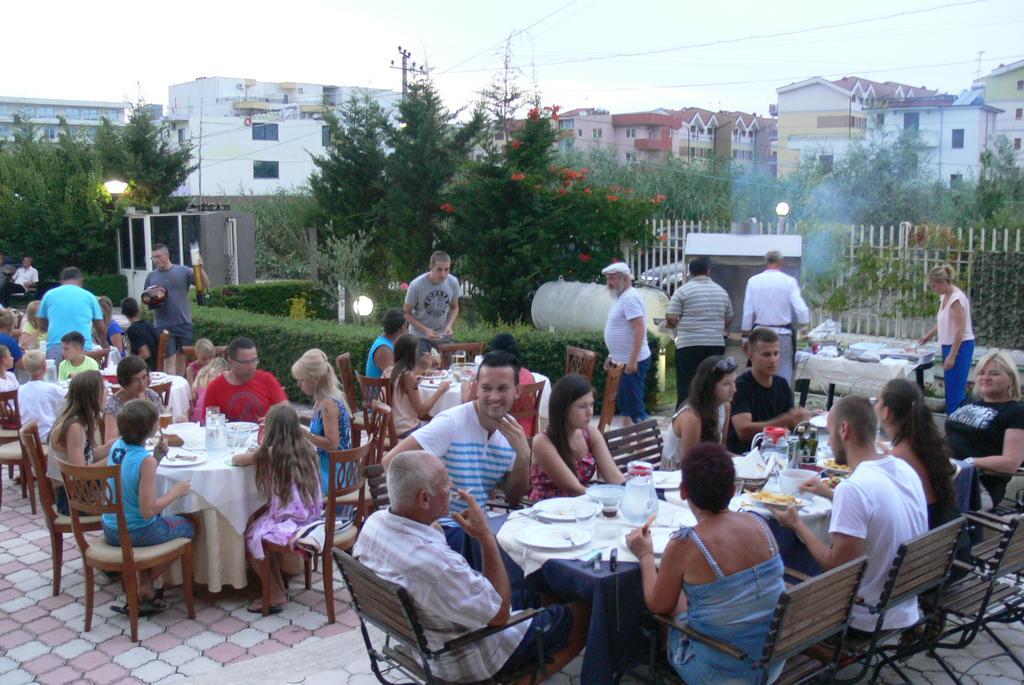 Akropoli Hotel Kryemëdhej Екстериор снимка