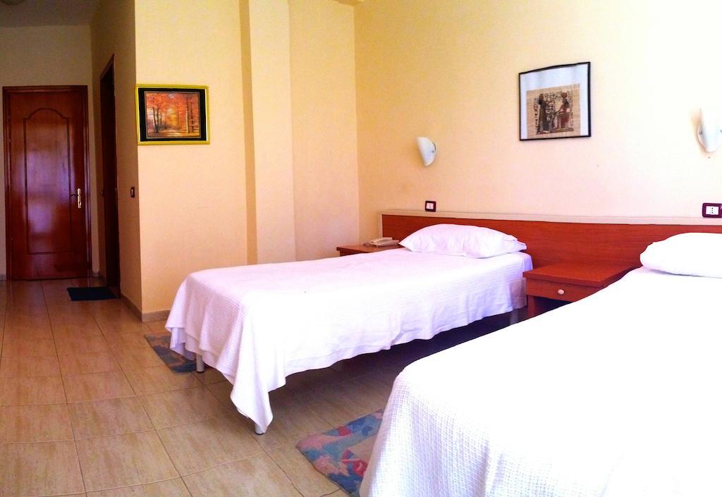 Akropoli Hotel Kryemëdhej Екстериор снимка